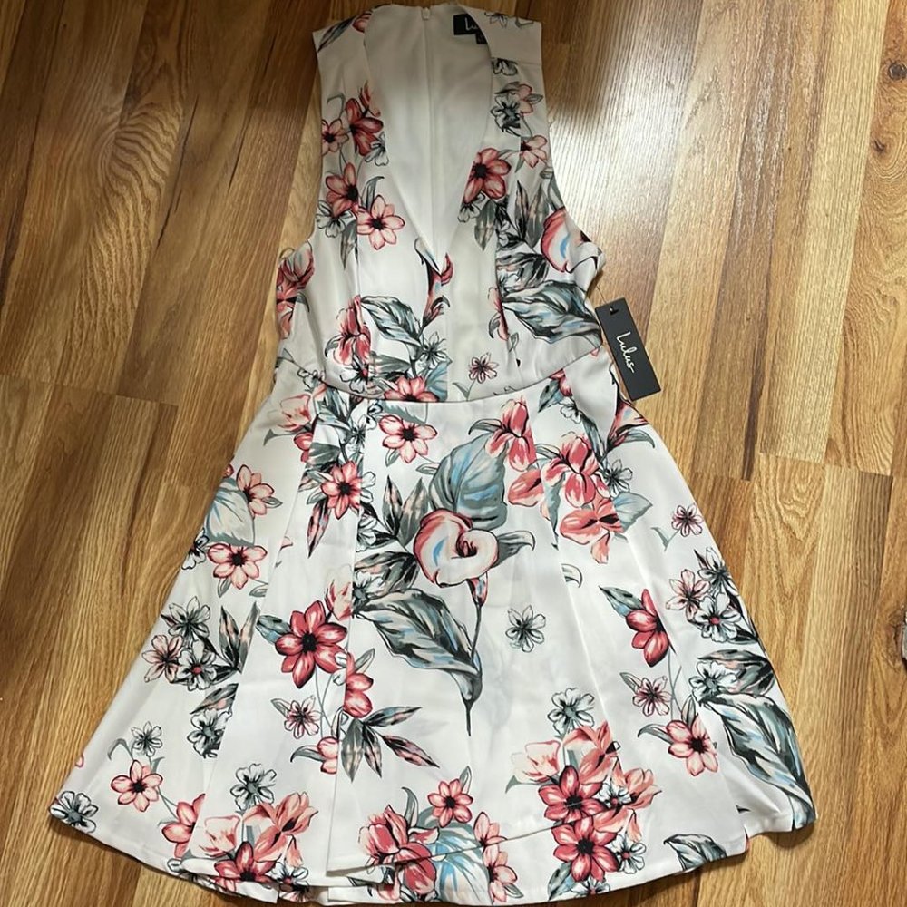 Women's Size Small Sexy Feminine Sophisticated Lulu's Floral layered dress NWT - Picture 1 of 4